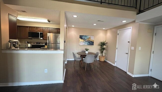 Building Photo - 9002 Tamarron Dr