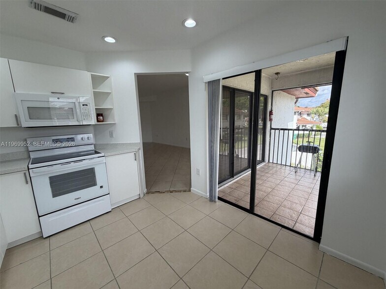 Building Photo - 9658 SW 138th Ave