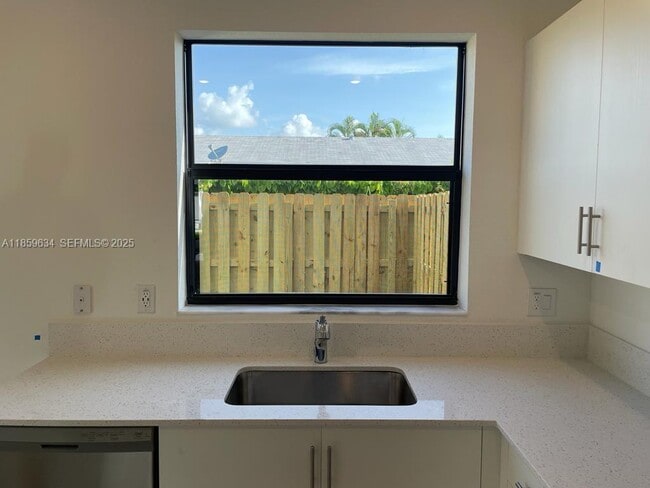 Building Photo - 945 NE 211th St