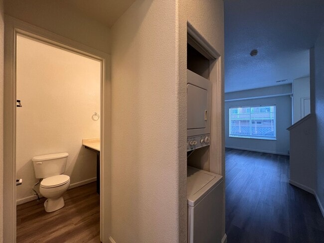 Building Photo - Updated Condo in North Reno