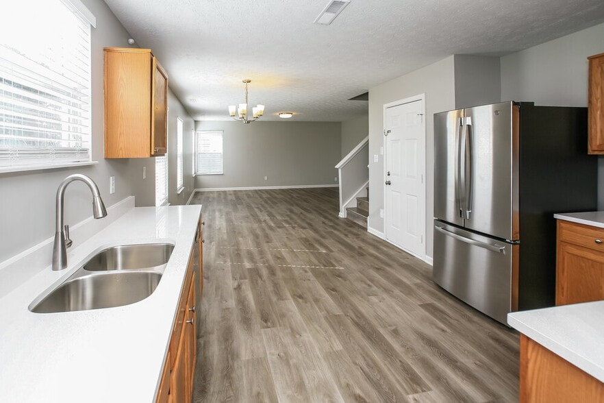 Building Photo - 8513 Vanguard Ln