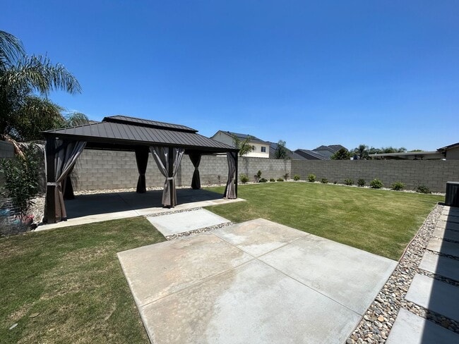 Building Photo - 10406 Alondra Dr