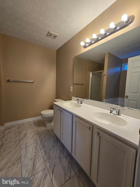 Building Photo - 160 Leeds Creek Cir