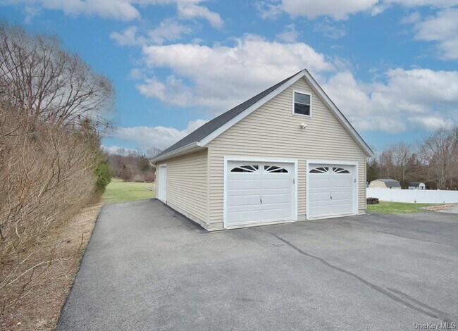 Building Photo - 478 Lake Rd