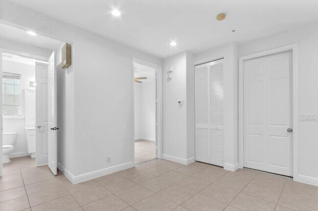 Building Photo - 119 Osceola Ln