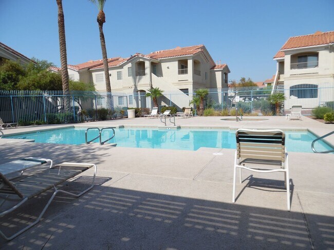 Building Photo - 2 BEDROOM 2 BATH CONDO IN NORTH LAS VEGAS
