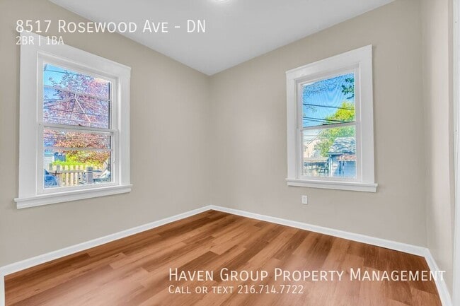 Building Photo - 8517 Rosewood Ave