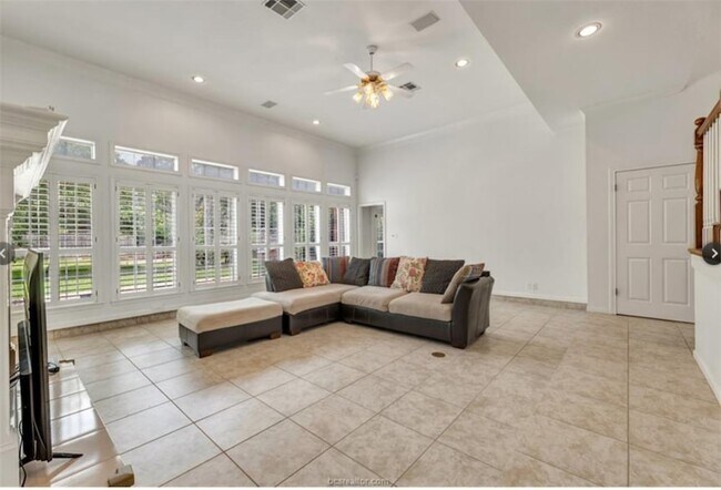 Building Photo - 4601 Valleybrook Cir