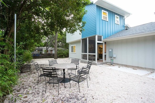 Building Photo - 6613 Woodrow Ave