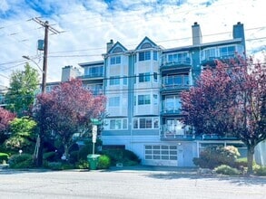 Building Photo - 2b/2ba Seattle House