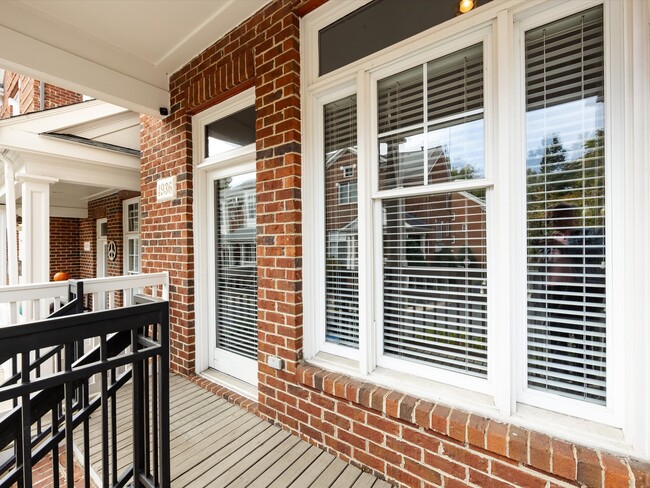 Building Photo - 4936 S Hill View Dr