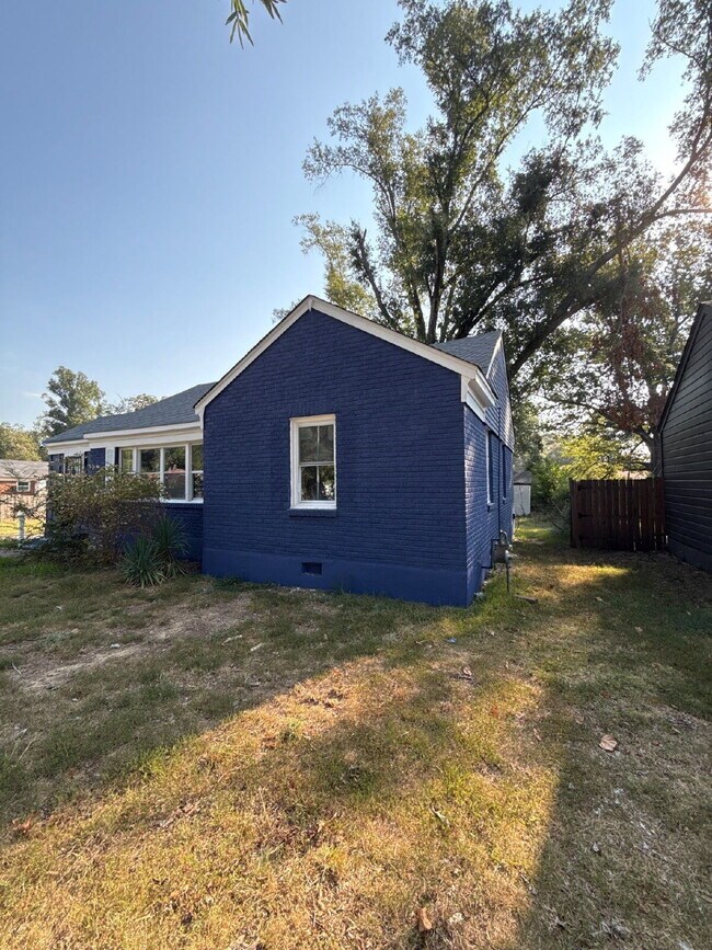 Building Photo - 1064 Brower St