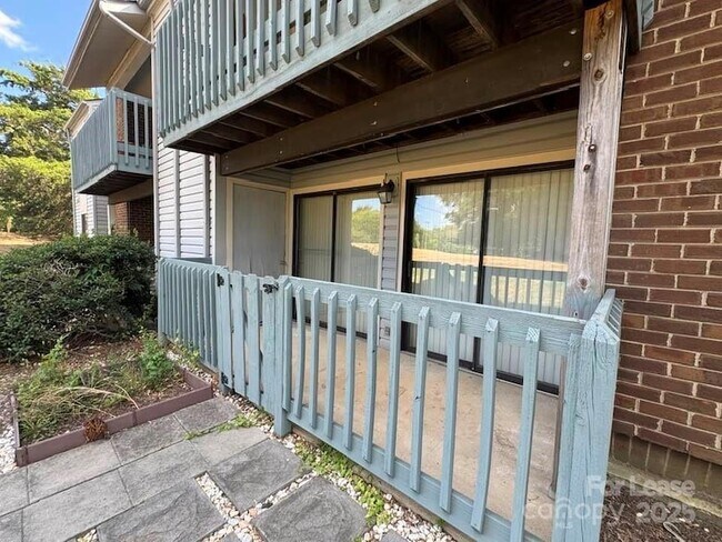 Building Photo - 11157 Harrowfield Rd