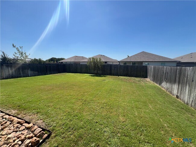 Building Photo - 940 Chachalaca Ct