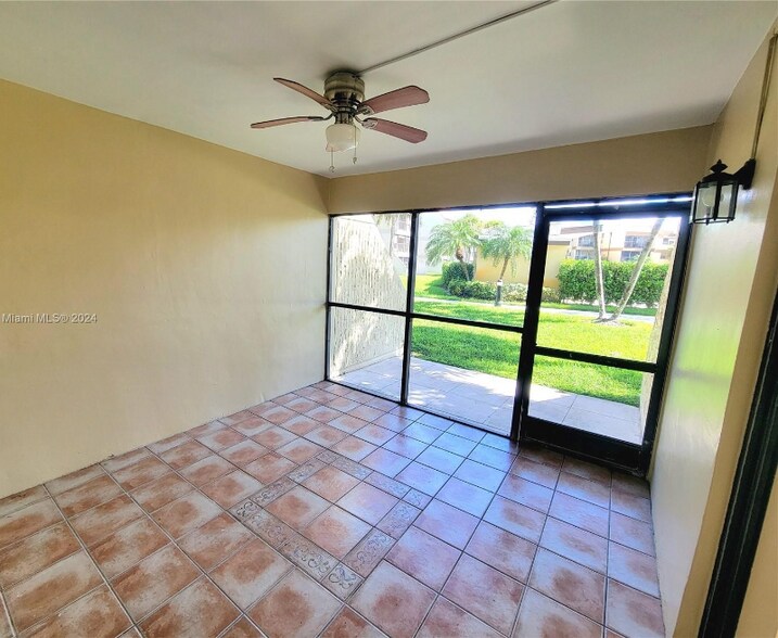 Building Photo - 210 Lakeview Dr