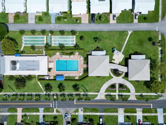 Building Photo - 127 Leisureville Blvd