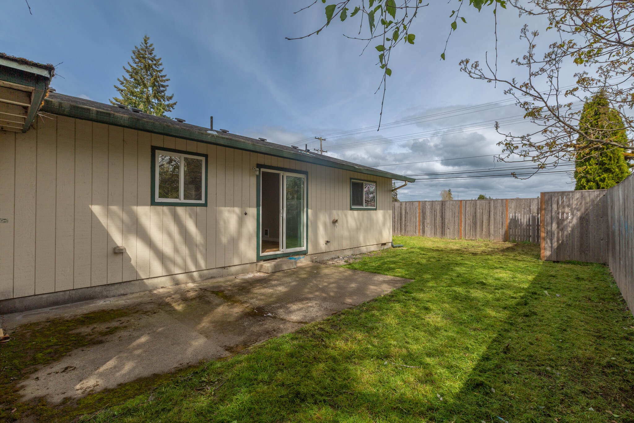 Building Photo - 110 SW Fleishauer Ln