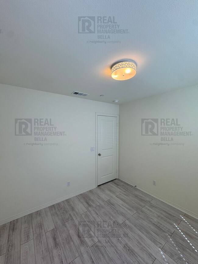 Building Photo - Spacious Corner Lot Home in Desirable Winchester Community – 4 bed + Large Backyard+ Solar!