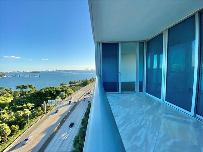 Building Photo - 601 NE 36th St