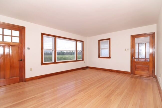 Building Photo - Fredericksburg 3 bedroom w 2 car garage