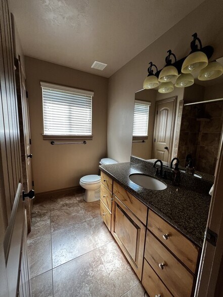 Building Photo - 985 W 8000 S