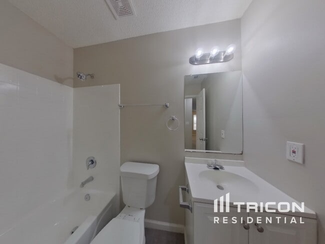 Building Photo - 13113 Woodland Farm Dr