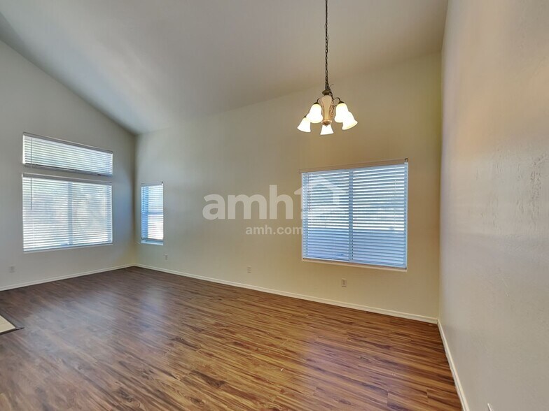 Building Photo - 6507 W Hughes Dr