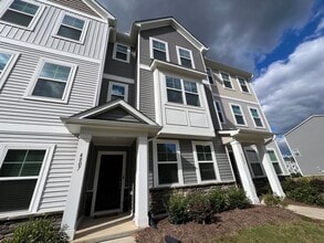 Building Photo - Stunning 3BD, 2.5BA Raleigh Townhome with ...