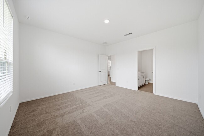 Building Photo - 10731 Sora Dr