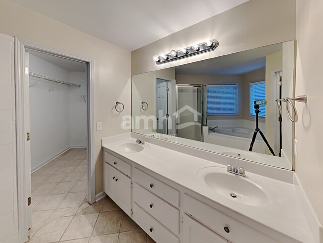 Building Photo - 904 Spring Harbor Ridge