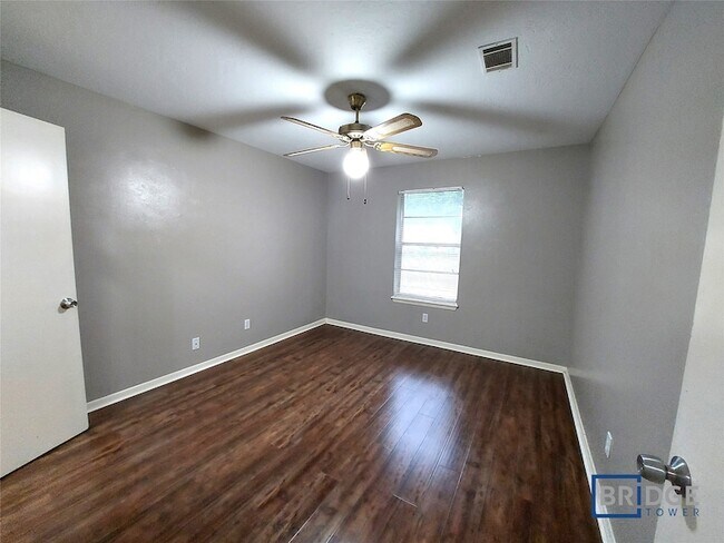 Building Photo - 1611 Hazelwood St