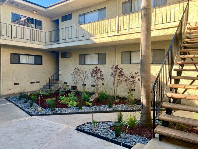 Building Photo - 10949 Palms Blvd