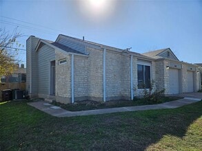 Building Photo - 1418 Hyridge Cir