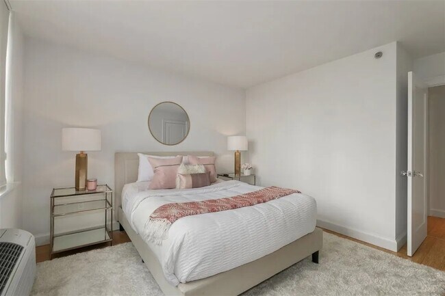 Building Photo - 20 2nd St