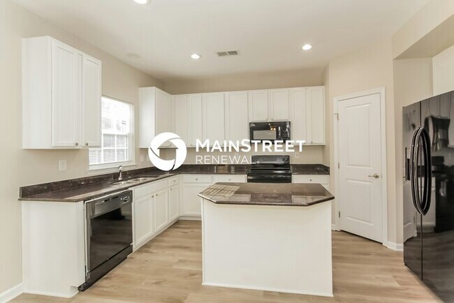 Building Photo - 3 Bedroom Pet-Friendly Home in Charlotte, NC with Main Street Renewal