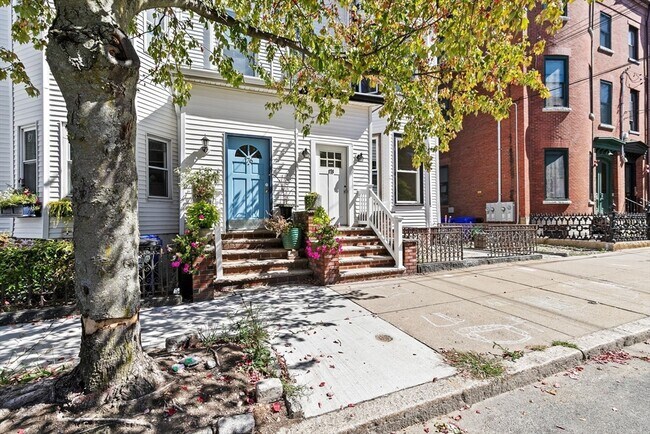 Building Photo - 178 Webster St