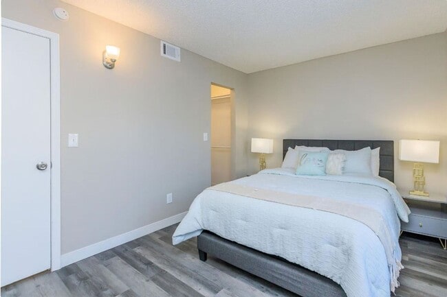 Building Photo - * $300 Off April and May Rent * Beautiful 1 bedroom apartment *