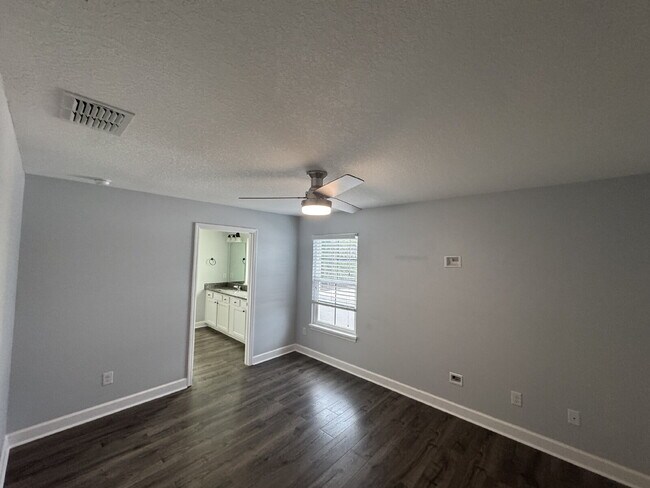 Building Photo - 3701 W Carmen St