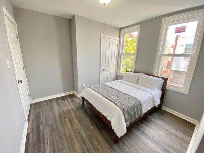 Building Photo - 1000 N 66th St