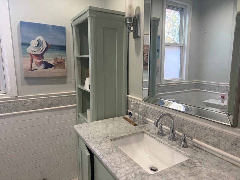 Shared Bathroom - 3334 89th St