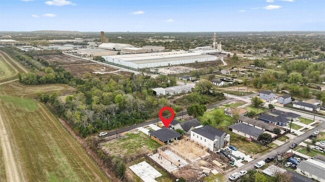 Building Photo - 9716 Fillmore St