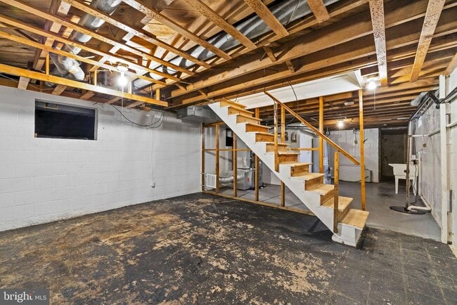 Building Photo - 2917 1st St