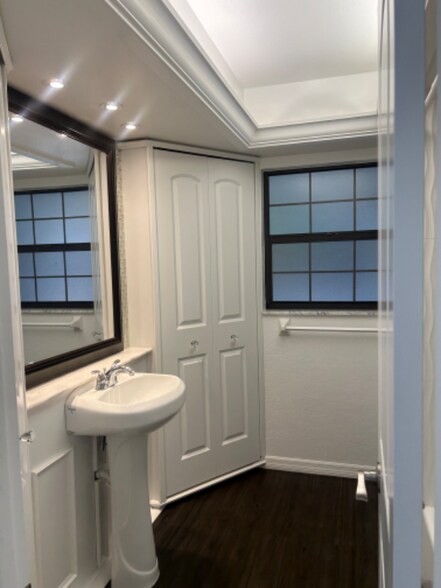 Building Photo - 1313 Mango Ave