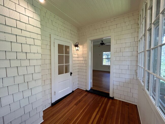 Building Photo - North AVL -  Renovated Arts & Crafts Cottage