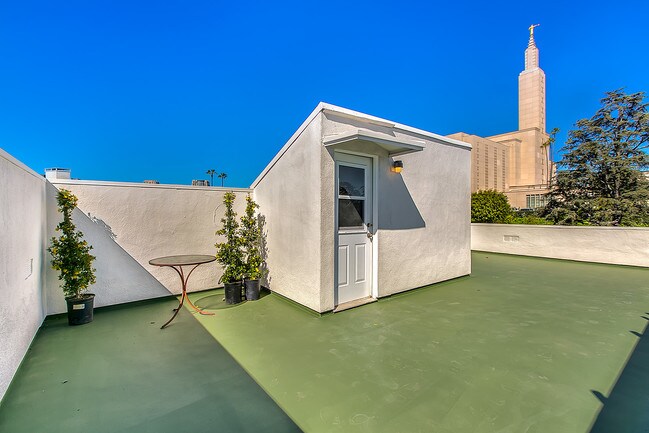 Building Photo - 1745 Selby Ave