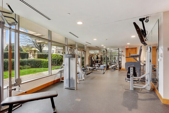 Building Photo - 700 Park Regency Pl NE