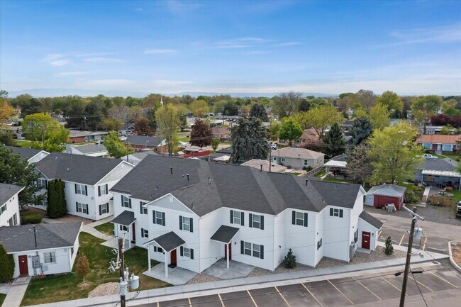 Building Photo - "Chic Comfort Awaits: 2-Bed, 2-Bath Gem with Granite Elegance in Nampa!"
