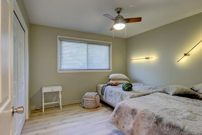 Building Photo - 2144 Pace Dr