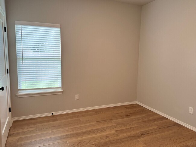 Building Photo - 4 West