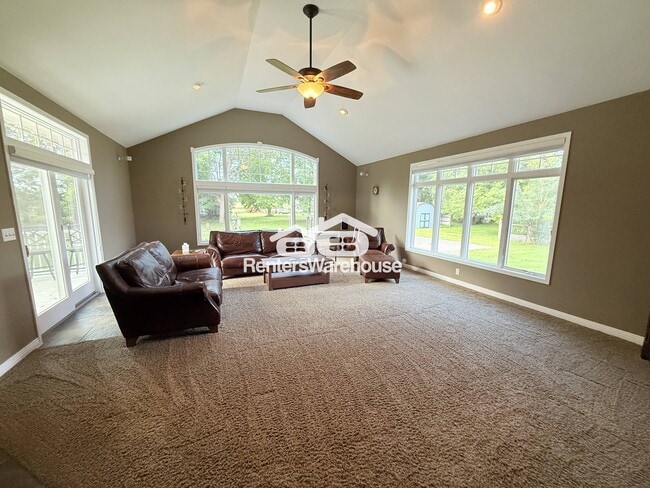 Building Photo - 840 Park Ave